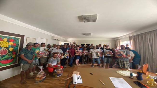 Entrega de cestas básicas