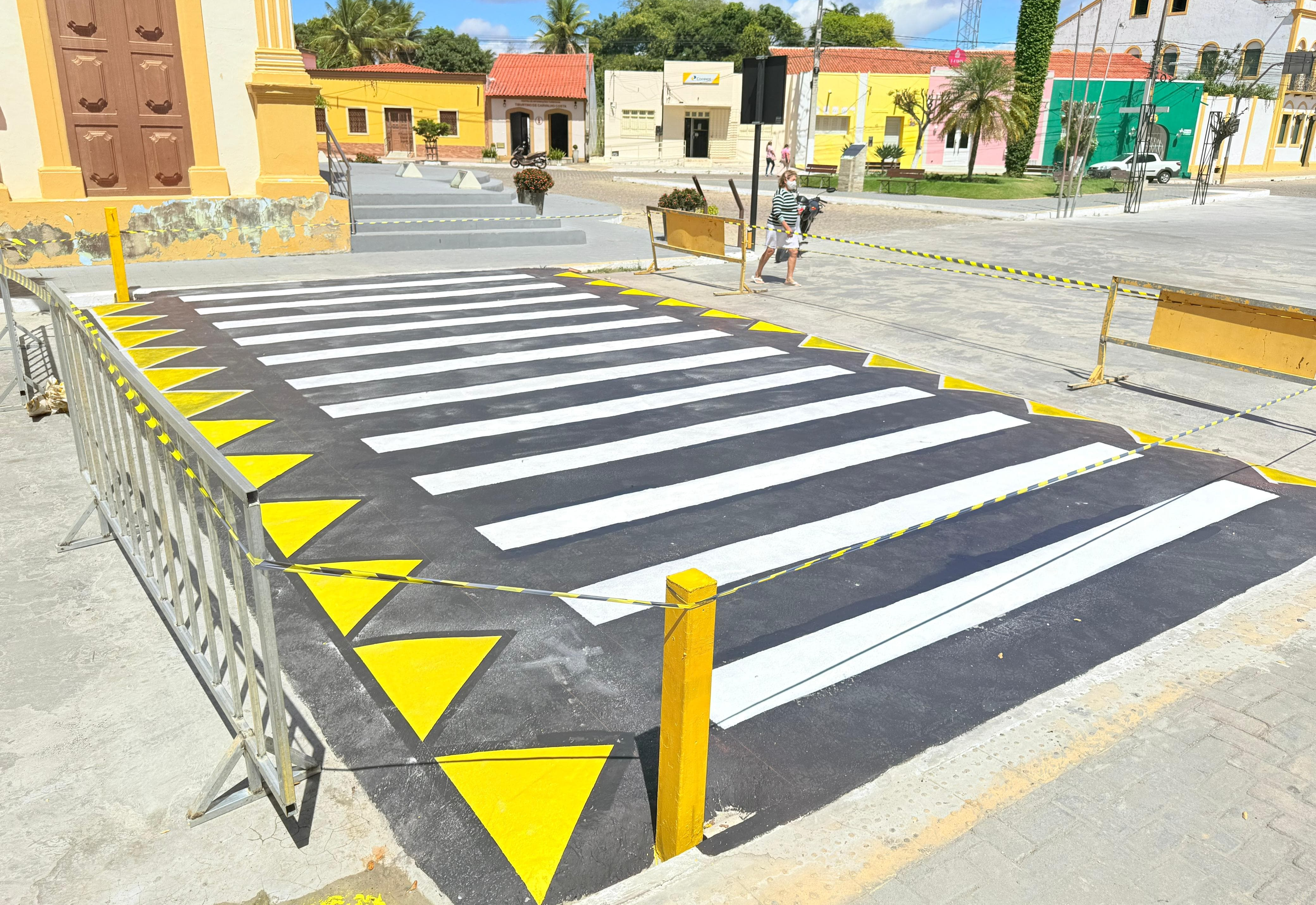 Prefeitura de Martins promove inclusão e segurança com nova faixa de pedestres elevada na Igreja Matriz