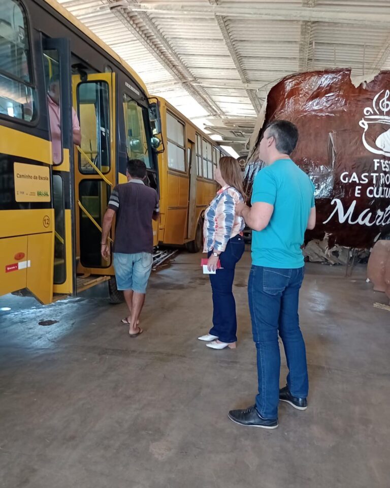 Read more about the article Mazé, acompanhada dos Secretários de Educação e Transportes